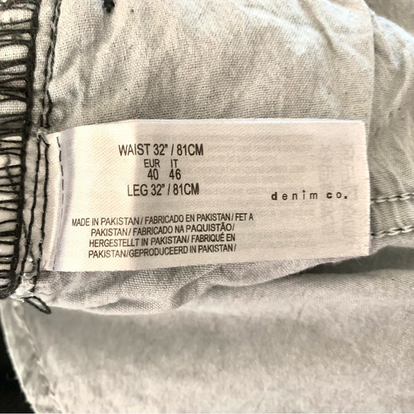 Demin & Co. Black 4 button down fly jeans. Relaxed straight jeans. Sz 12-14 - Picture 11 of 12